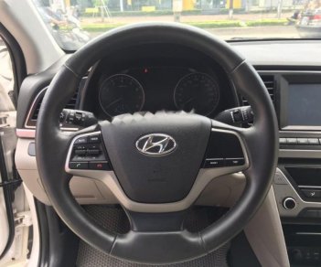 Hyundai Elantra 1.6 MT 2018 - Bán Hyundai Elantra 1.6 MT đời 2018, màu trắng số sàn