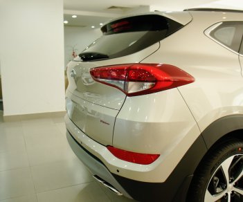 Hyundai Tucson 2018 - Bán xe Hyundai Tucson 1.6 Turbo 2018 giá chỉ 892 triệu. LH: 0903 175 312