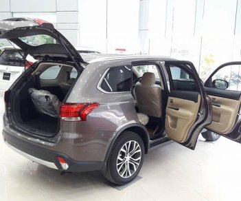 Mitsubishi Outlander 2018 - Bán xe Mitsubishi Outlander 7 chỗ rẻ nhất phân khúc, giao ngay, tặng tiền mặt. Gọi ngay 0987254469 để nhận nhiều ưu đãi nhất