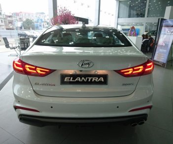 Hyundai Elantra 2018 - Bán xe Hyundai Elantra 2018 đủ màu. Giá cực tốt, hỗ trợ vay 90%, nhiều quà tặng kèm