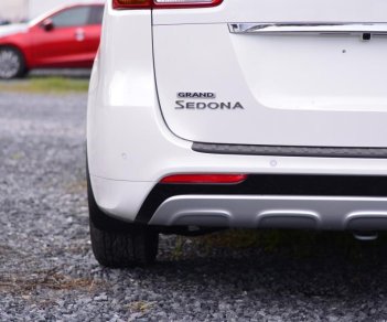 Kia Sedona 2018 - Bán xe Kia Sedona 2018 full tiện nghi, tặng kèm phụ kiện, quà chính hãng, hỗ trợ 85% giá trị xe