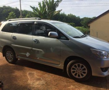 Toyota Innova 2012 - Cần bán gấp Toyota Innova đời 2012, màu bạc