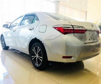 Toyota Corolla altis 2.0V AT Luxury  2017 - Cần bán xe Toyota Corolla Altis 2.0V AT Luxury đời 2017, màu bạc, giá tốt