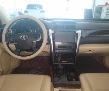 Toyota Camry 2.0 E 2016 - Bán ô tô Toyota Camry 2.0 E 2016, màu vàng cát