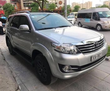 Toyota Fortuner V 4x2AT 2016 - Bán Toyota Fortuner V 4x2AT 2016, màu bạc  