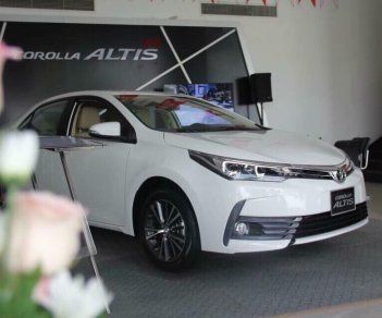 Toyota Corolla 1.8G 2018 - Toyota Nha Trang bán Toyota Corolla 1.8G sản xuất 2018, màu trắng, hỗ trợ ngân hàng