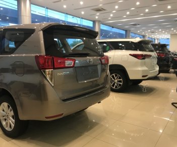 Toyota Innova 2.0E 2018 - Toyota Innova 2.0E 2018 - Đồng ánh kim - Hỗ trợ trả góp 90%, bảo hành chính hãng 3 năm/ Hotline: 0898.16.8118