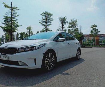 Kia Cerato 2017 - Cần bán gấp Kia Cerato sản xuất 2017, màu trắng