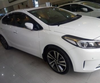 Kia Cerato 1.6 2017 - Bán xe Kia Cerato 1.6 đời 2017, màu trắng 