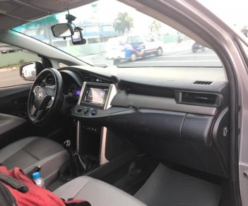 Toyota Innova 2.0 E 2016 - Bán Toyota Innova 2.0 E sản xuất 2016, màu bạc, 699tr