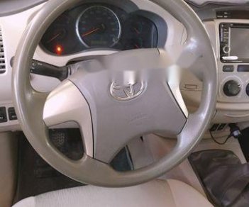 Toyota Innova E 2015 - Bán Toyota Innova E sản xuất 2015, màu bạc, 565 triệu