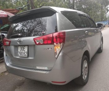 Toyota Innova 2.0E 2017 - Cần bán Toyota Innova 2.0E sản xuất năm 2017, màu xám giá cạnh tranh