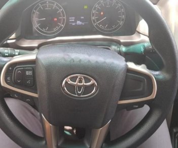 Toyota Innova E 2.0MT 2016 - Bán Toyota Innova E 2.0MT sản xuất 2016, màu xám