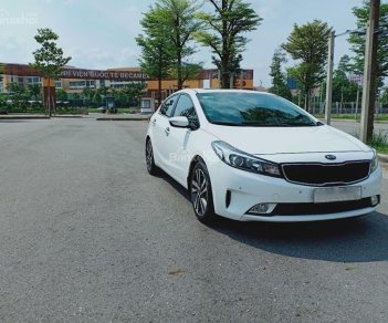 Kia Cerato AT 2017 - Bán xe Kia Cerato đăng ký lần đầu 2017, màu trắng ít sử dụng, giá tốt 590tr