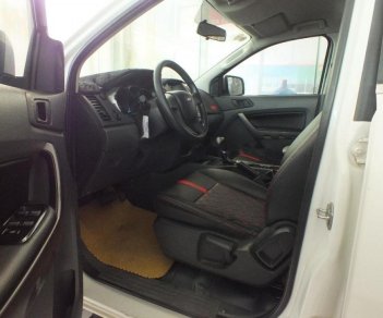 Ford Ranger XLS 2.2L 4x2 AT 2015 - Bán ô tô Ford Ranger XLS 2.2L 4x2 AT đời 2015, màu trắng, xe nhập số tự động, giá 565tr