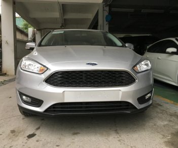 Ford Focus 5D Sport Ecoboost 1.5L 2018 - Cần bán xe Ford Focus 5D Sport Ecoboost 1.5L 2018, màu bạc, giá tốt, xe chí hãng