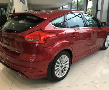 Ford Focus Sport 2018 - Bán xe Ford Focus Sport 5 cửa 2018 - Tặng phụ kiện - vay trả góp đến 80% - giao xe tận nơi - LH 0901.345.579