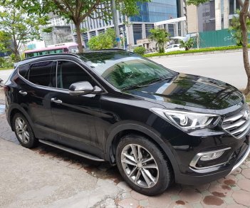 Hyundai Santa Fe 2.2L 2016 - Bán Hyundai Santa Fe 2.2L năm 2016, màu đen, biển thành phố rất mới