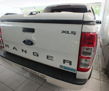 Ford Ranger XLS 2.2L 4x2 AT 2015 - Bán ô tô Ford Ranger XLS 2.2L 4x2 AT đời 2015, màu trắng, xe nhập số tự động, giá 565tr