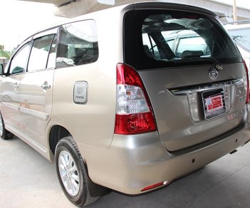 Toyota Innova E 2013 - Bán xe Toyota Innova E đời 2013, màu nâu vàng, giá tốt