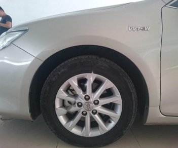 Toyota Camry 2.0 E 2016 - Bán ô tô Toyota Camry 2.0 E 2016, màu vàng cát