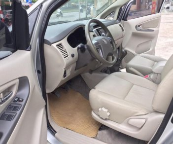 Toyota Innova 2.0E 2015 - Bán Toyota Innova 2.0E năm sản xuất 2015, màu bạc
