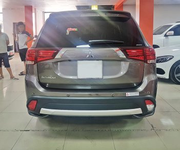 Mitsubishi Stavic 2.4 CVT Premium 2018 - Cần bán Mitsubishi Outlander 2.4 CVT Premium 2018, màu nâu số tự động