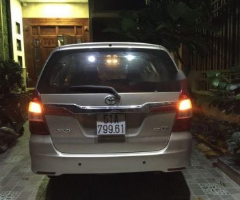 Toyota Innova 2014 - Cần bán gấp Toyota Innova năm sản xuất 2014, màu bạc xe gia đình