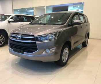 Toyota Innova 2.0E 2018 - Toyota Innova 2.0E 2018 - Đồng ánh kim - Hỗ trợ trả góp 90%, bảo hành chính hãng 3 năm/ Hotline: 0898.16.8118