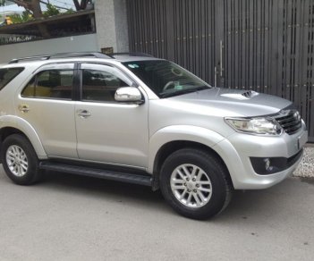 Toyota Fortuner G 2014 - Bán ô tô Toyota Fortuner G sản xuất 2014, màu bạc xe gia đình, 815tr