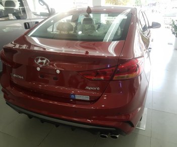 Hyundai Elantra 2018 - Bán xe Hyundai Elantra 2018 full màu, giá cực tốt, giao xe nhanh, hỗ trợ vay 90%, nhiều quà tặng kèm