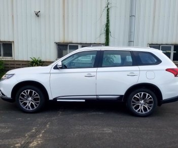 Mitsubishi Outlander 2018 - Bán xe Mitsubishi Outlander 7 chỗ rẻ nhất phân khúc, giao ngay, tặng tiền mặt. Gọi ngay 0987254469 để nhận nhiều ưu đãi nhất