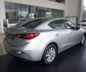 Mazda 3 2018 - Bán xe Mazda 3 màu bạc có xe giao ngay, bảo hành chính hãng 5 năm/150.000km, hỗ trợ trả góp, LH 0907148849