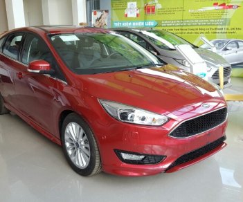 Ford Focus Sport 5D Ecoboost 1.5L 2018 - Cần bán xe Ford Focus Sport 5D Ecoboost 1.5L năm sản xuất 2018, màu đỏ, giá cả thương lượng