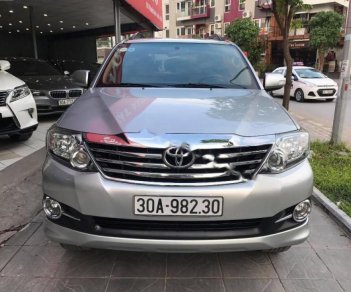 Toyota Fortuner V 4x2AT 2016 - Bán Toyota Fortuner V 4x2AT 2016, màu bạc  