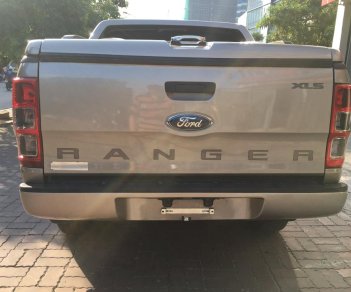 Ford Ranger 2.2AT 2015 - Bán xe Ford Ranger XLS 2.2AT sản xuất 2015 màu vàng