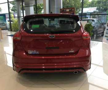 Ford Focus Sport 2018 - Bán xe Ford Focus Sport 5 cửa 2018 - Tặng phụ kiện - vay trả góp đến 80% - giao xe tận nơi - LH 0901.345.579