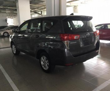 Toyota Innova 2.0G 2018 - Cần bán Toyota Innova 2.0G sản xuất 2018, màu xám
