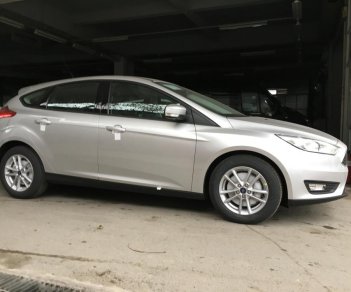 Ford Focus 5D Sport Ecoboost 1.5L 2018 - Cần bán xe Ford Focus 5D Sport Ecoboost 1.5L 2018, màu bạc, giá tốt, xe chí hãng