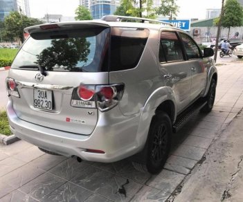 Toyota Fortuner V 4x2AT 2016 - Bán Toyota Fortuner V 4x2AT 2016, màu bạc  