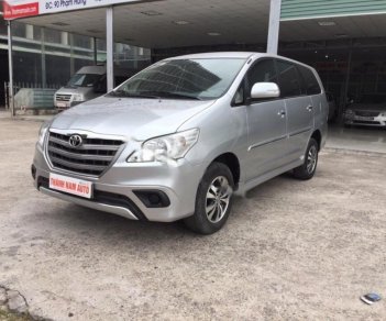 Toyota Innova 2.0E 2015 - Bán Toyota Innova 2.0E năm sản xuất 2015, màu bạc