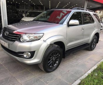 Toyota Fortuner V 4x2AT 2016 - Bán Toyota Fortuner V 4x2AT 2016, màu bạc  