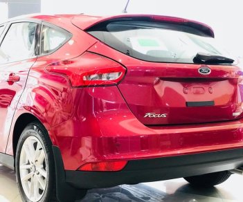 Ford Focus 1.5 2018 - Bán Ford Focus 2018, màu đỏ, giá 580tr, BHVC, Phim, Ghế da,... Vay được 90% giá trị xe