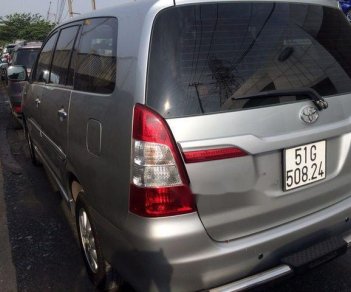 Toyota Innova 2.0E 2013 - Cần bán gấp Toyota Innova 2.0E năm 2013, màu bạc, 558 triệu