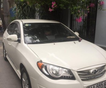 Hyundai Avante 1.6 MT 2013 - Bán xe Hyundai Avante 1.6 MT đời 2013, màu trắng, giá tốt