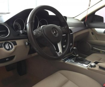 Mercedes-Benz C class C200 2014 - Cần bán gấp Mercedes C200 đời 2014, màu đen số tự động, giá 960tr