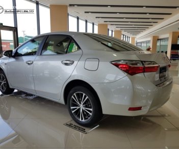 Toyota Corolla altis 1.8G 2018 - Bán ô tô Toyota Corolla Altis 1.8G sản xuất năm 2018, màu bạc, giá cực tốt. LH ngay nhận KM hấp dẫn tháng 5