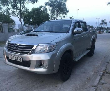 Toyota Hilux 2011 - Cần bán lại xe Toyota Hilux năm 2011, màu bạc, nhập khẩu nguyên chiếc, giá tốt