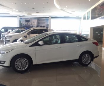 Ford Focus 2018 - Bán Ford Focus 2018 mới 100%, giá tốt đủ màu, tặng phụ kiện- LH: 0942552831