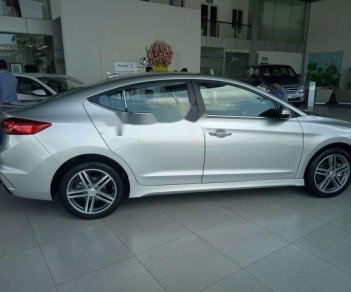 Hyundai Elantra  Sport 1.6 Turbo 2018 - Bán Hyundai Elantra Sport 1.6 Turbo năm 2018, màu bạc, giá tốt